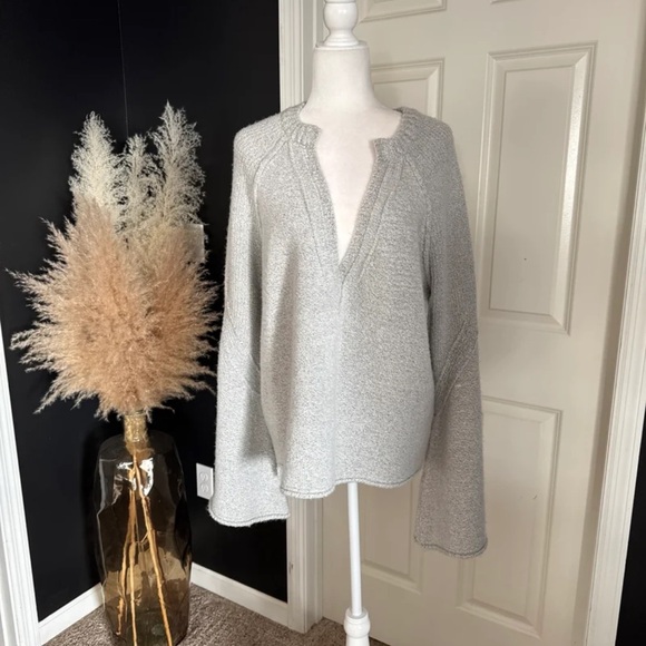 Free People Lovely Lines Bell Sleeve Sweater in Grey
size Medium Oversized - Picture 8 of 12